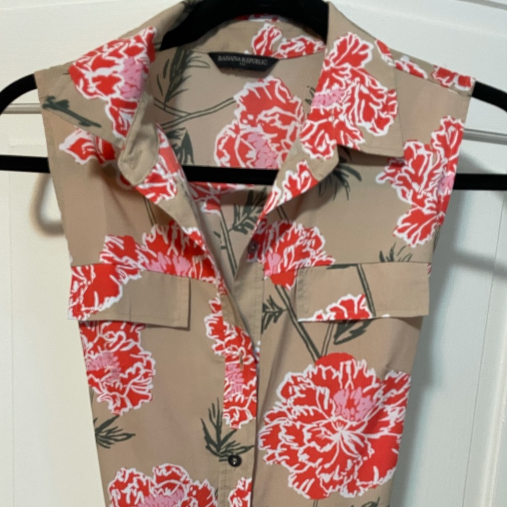 Banana Republic Button up dress - super flattering. EUC.